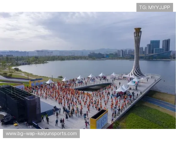 “东安湖体育公园:水上龙舟竞速,选手决战激流” “东安湖体育公园:水上龙舟竞速,选手决战激流”